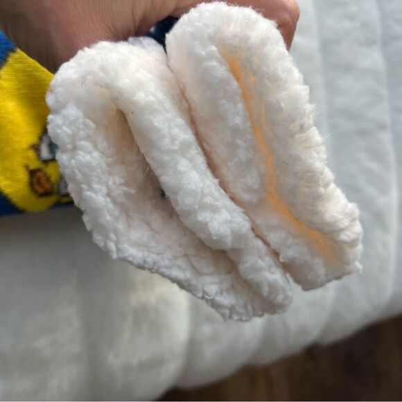 Tweety Snowflake Christmas Slipper Socks Sherpa Lined Non-Slip Warner Bros NEW - Picture 4 of 10